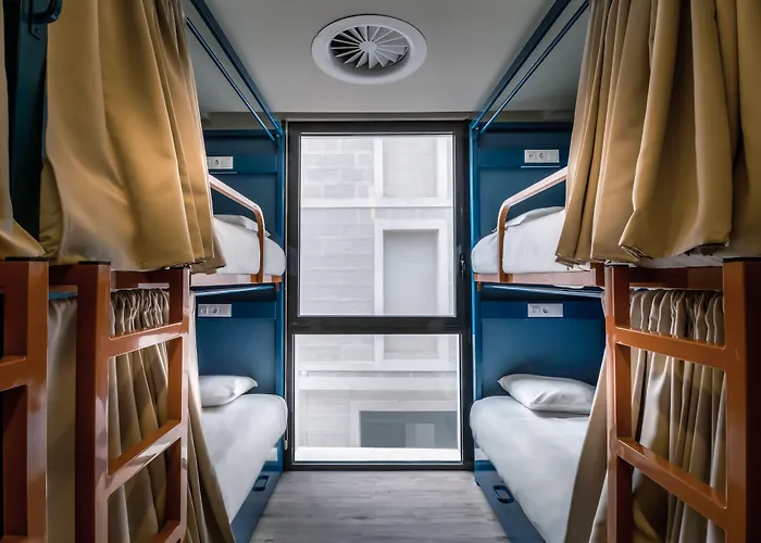 Amistat Beach Hostel Barcelona